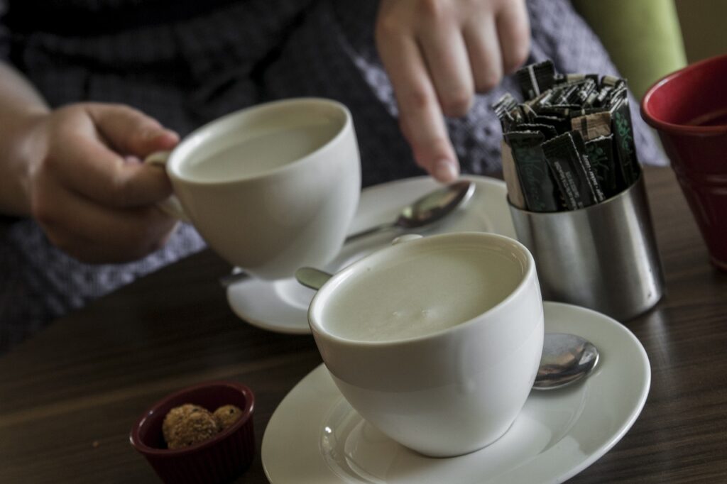 Iets voor een ander doen? Drink eens koffie met iemand die eenzaam is!