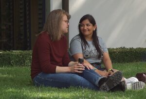 In gesprek met elkaar: vriendinnen zijn er voor elkaar!